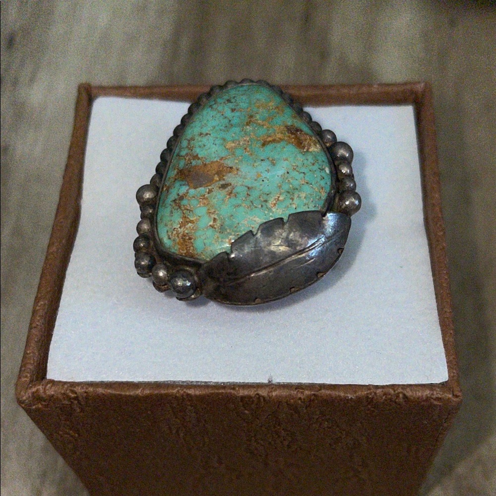 Turquoise and Silver Women's Ring, Size 8 - Picture 3 of 9